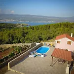 Vila Murvenica *